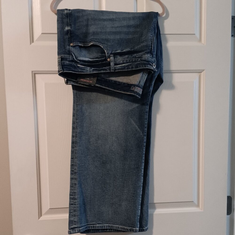 Torrid Mid-Rise Slim Boot Jeans Size 30R – Flattering Fit with Bootcut Leg